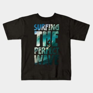 Surfing the perfect wave Kids T-Shirt